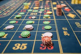 mmking Live Casino Baccarat ဂိမ်းစားပွဲ ရင်ဆိုင်ကစားမှု